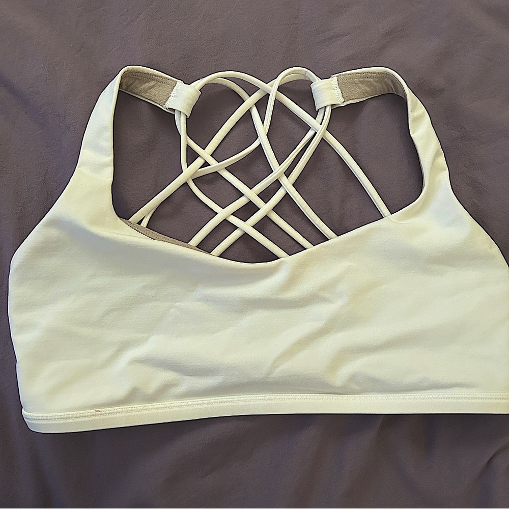 Lululemon free to be bra